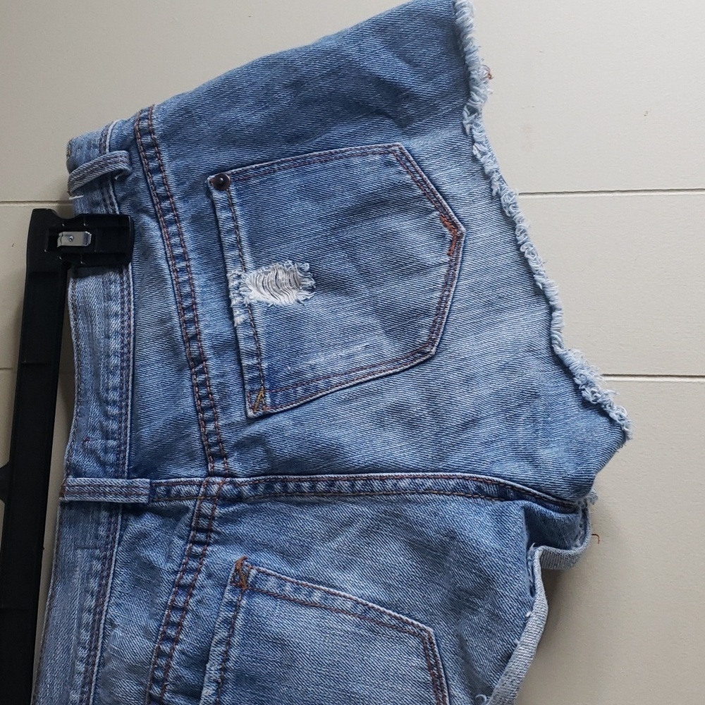 Forever 21 Light Wash Shorty Short Jean Frayed shorts - Picture 6 of 6